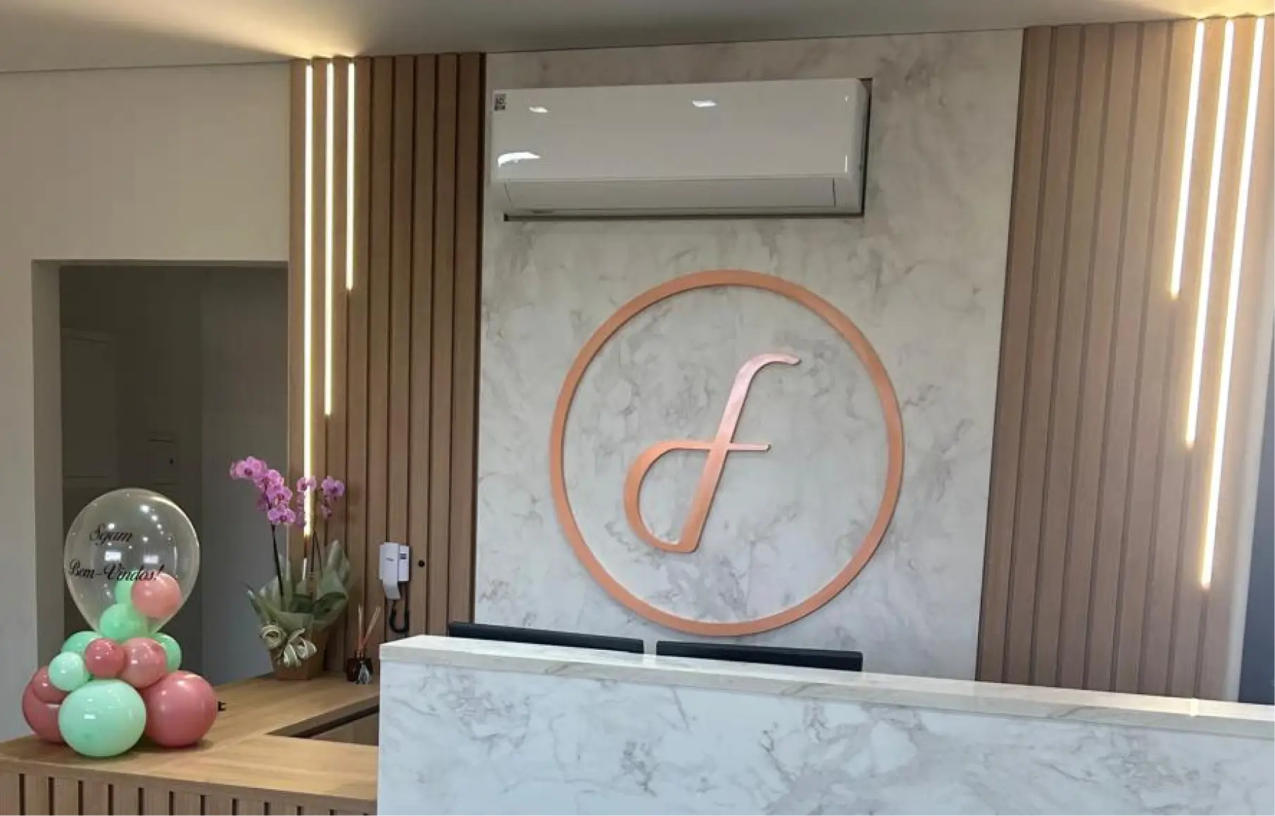 Sala de espera acolhedora do Centro Terapêutico Fernanda Dota