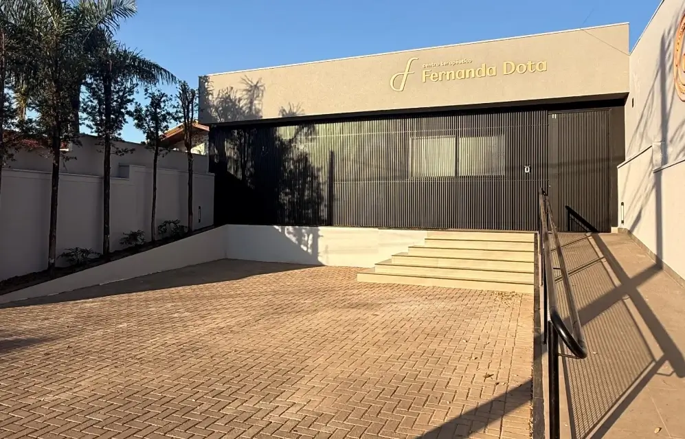 Recepção moderna e acolhedora